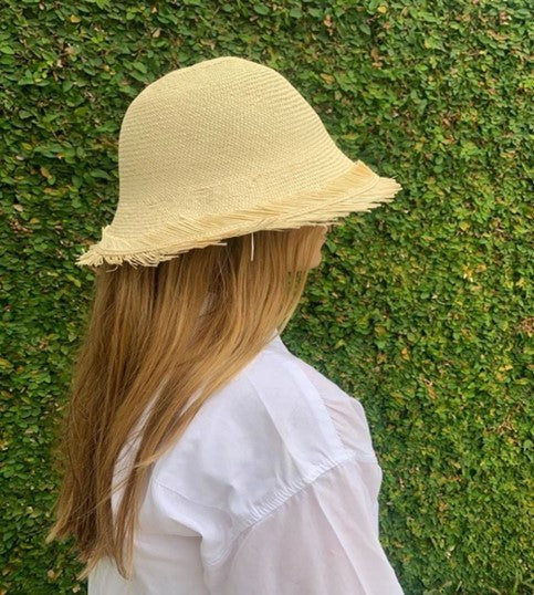 Toquilla straw hat bucket style, natural color.