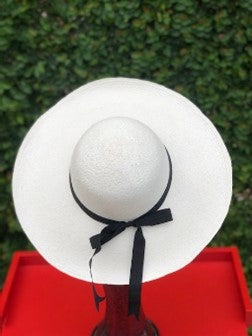 Pamela classic hat made with toquilla straw off-white color